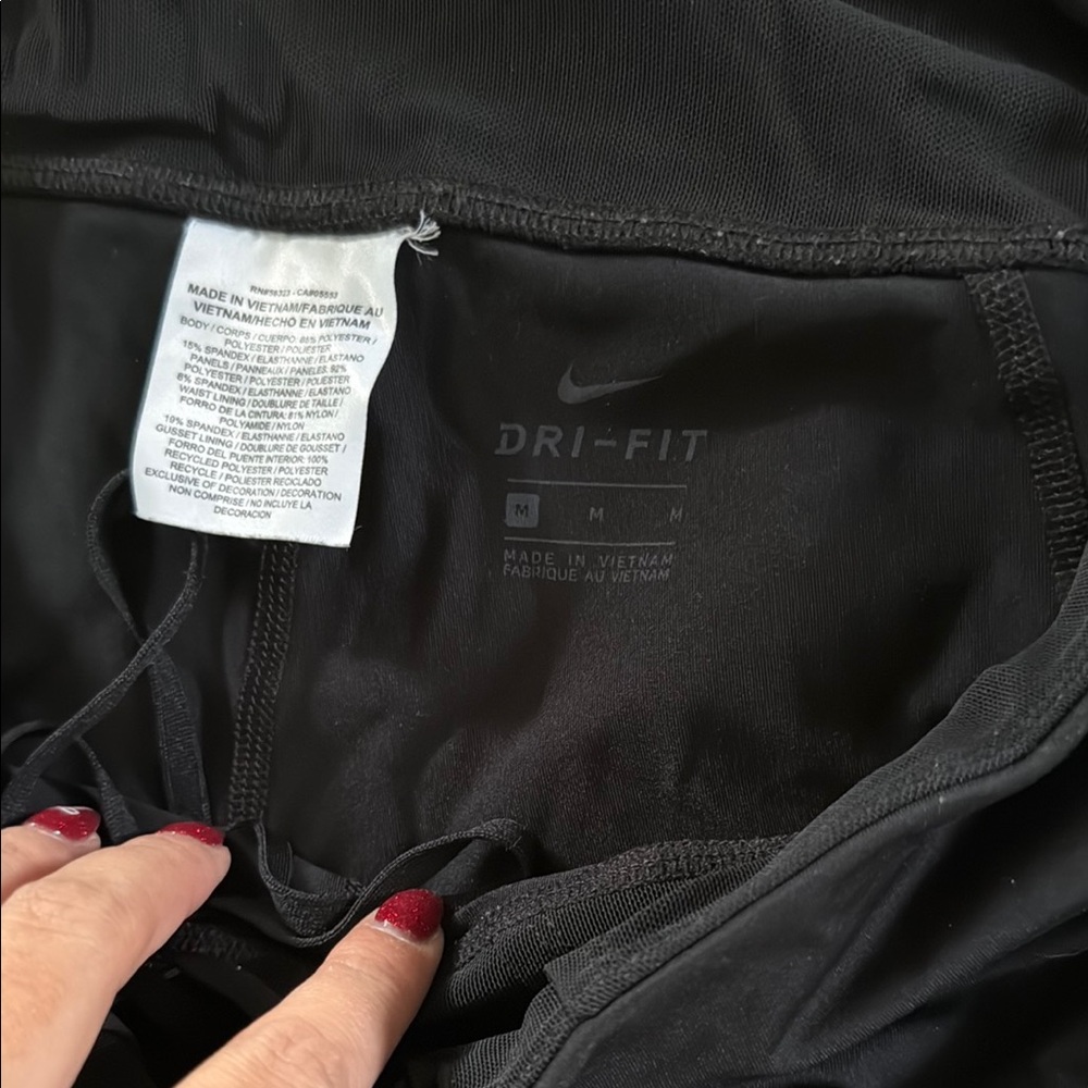 Nike Black Athletic Leggings - Picture 6 of 7